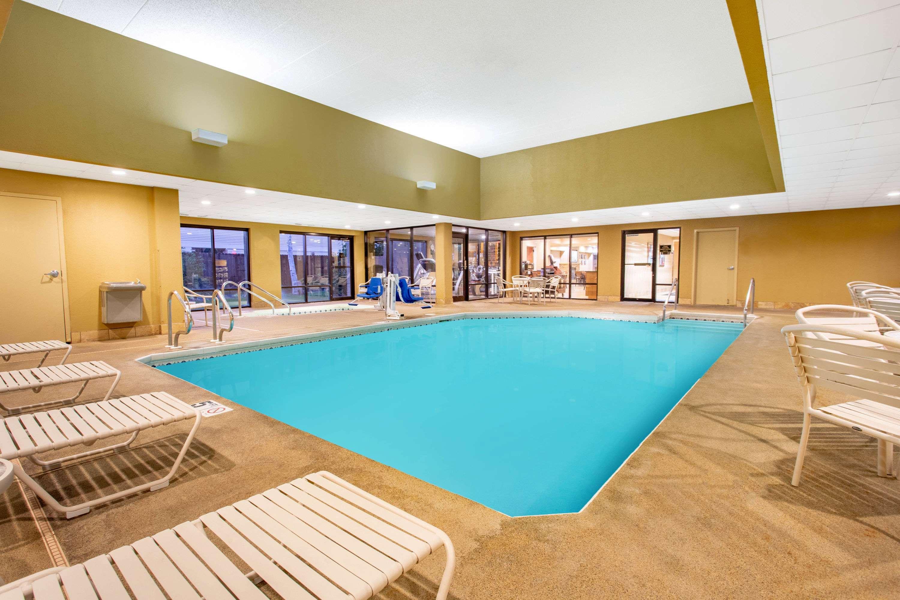Americinn By Wyndham Madison West Экстерьер фото