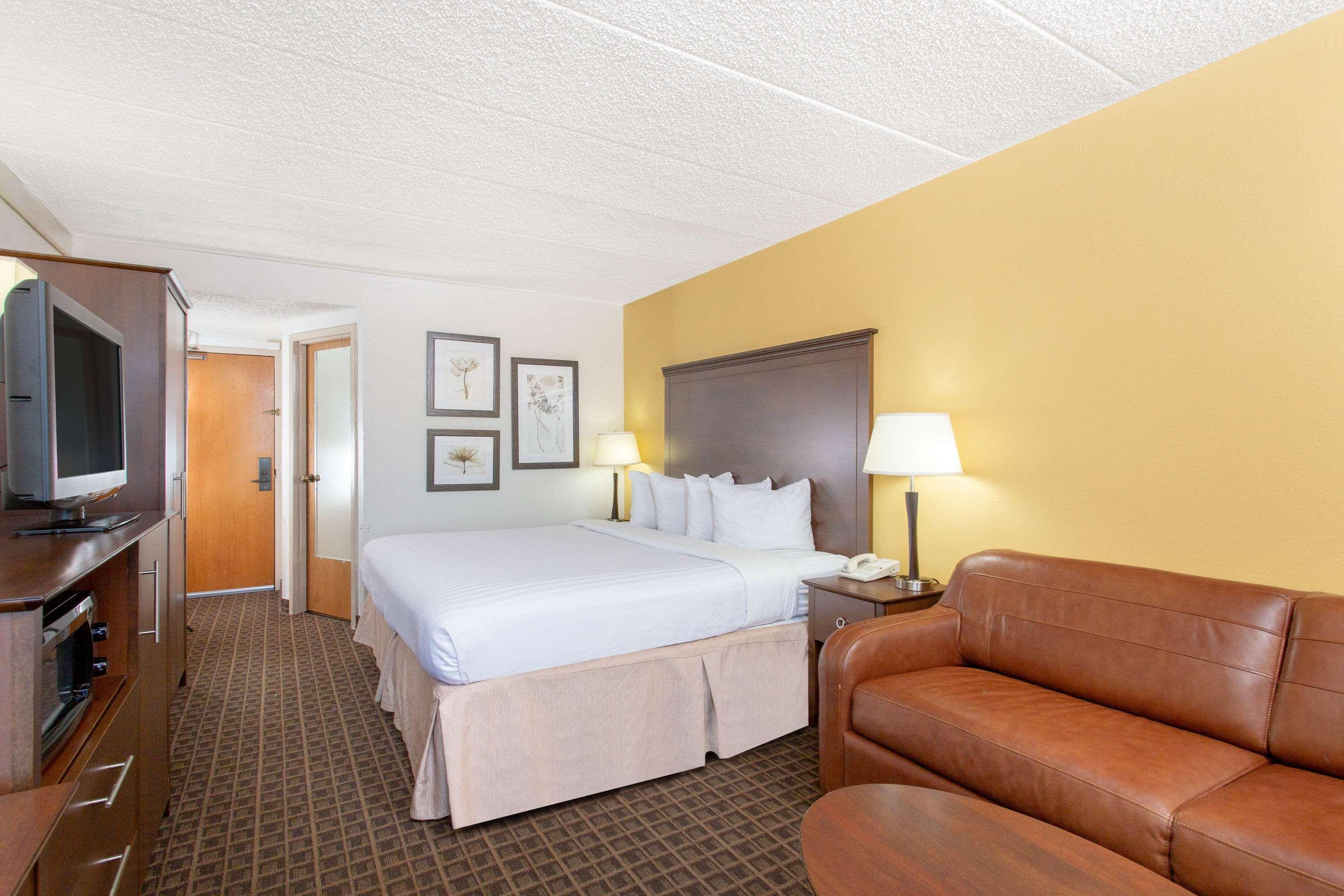 Americinn By Wyndham Madison West Экстерьер фото
