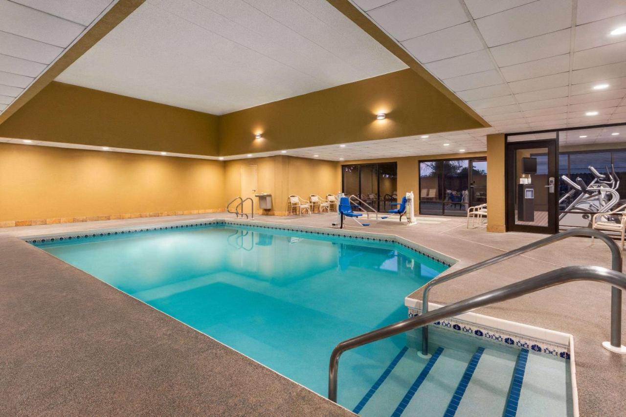 Americinn By Wyndham Madison West Экстерьер фото