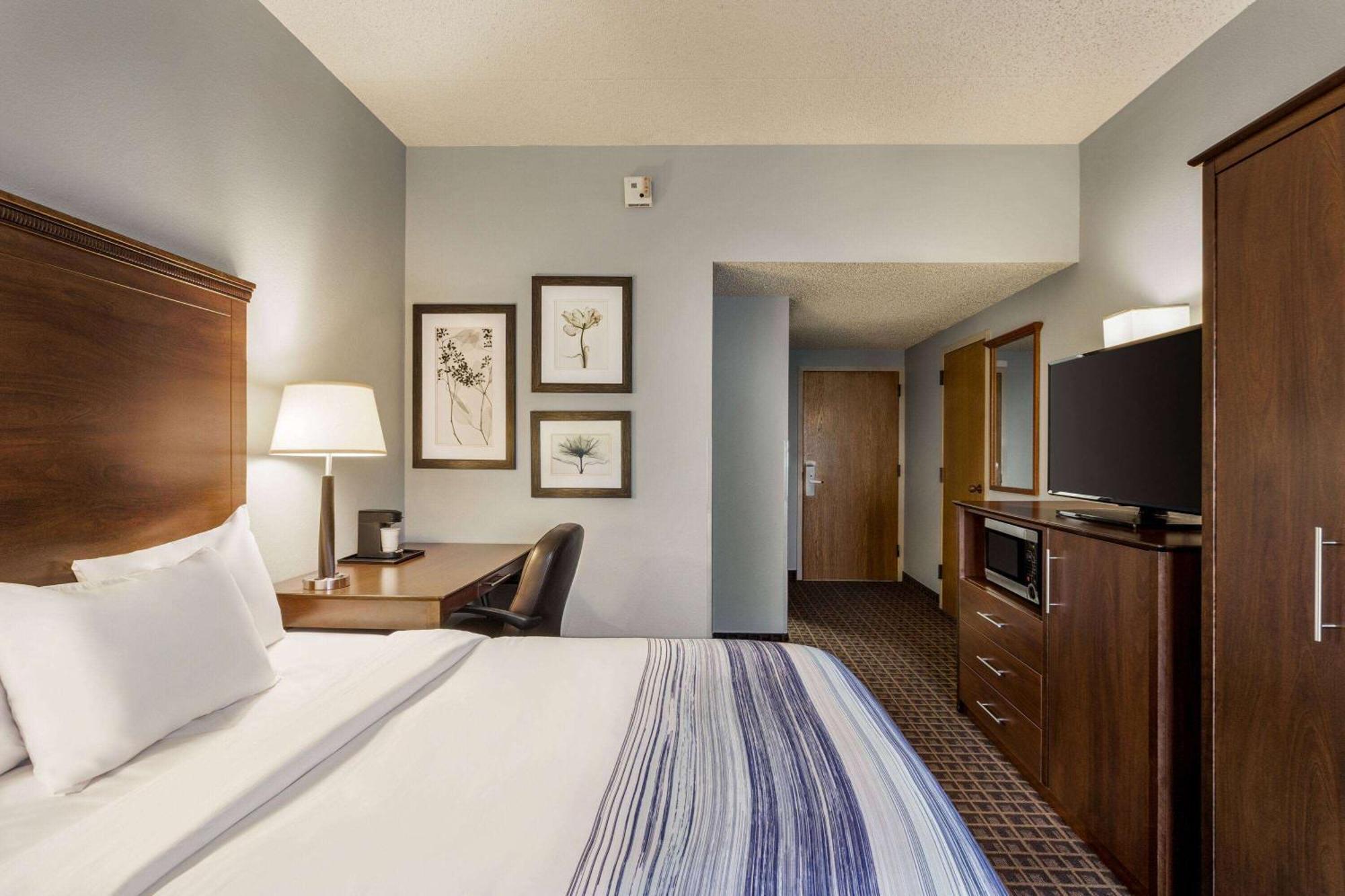 Americinn By Wyndham Madison West Экстерьер фото