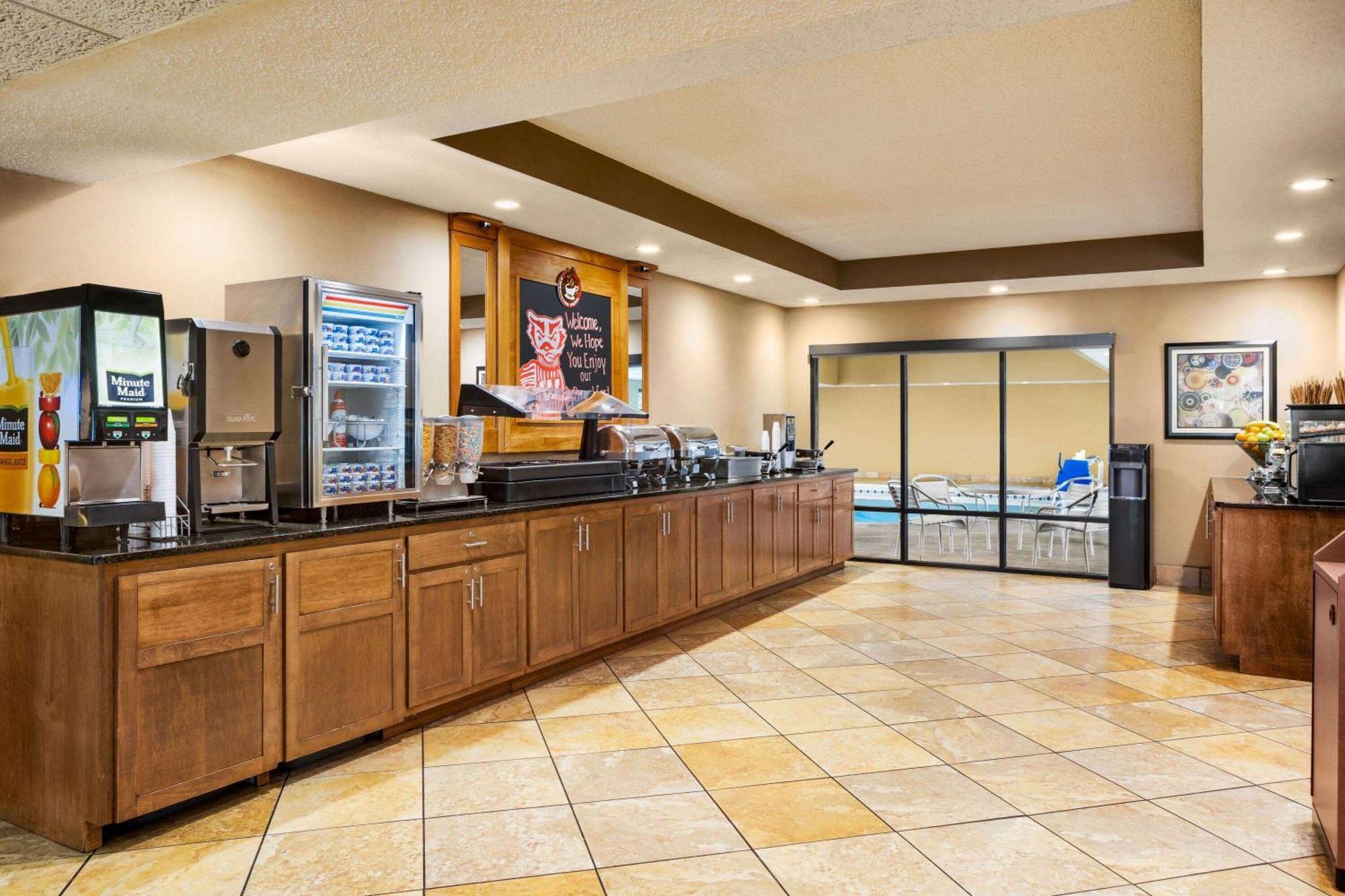 Americinn By Wyndham Madison West Экстерьер фото