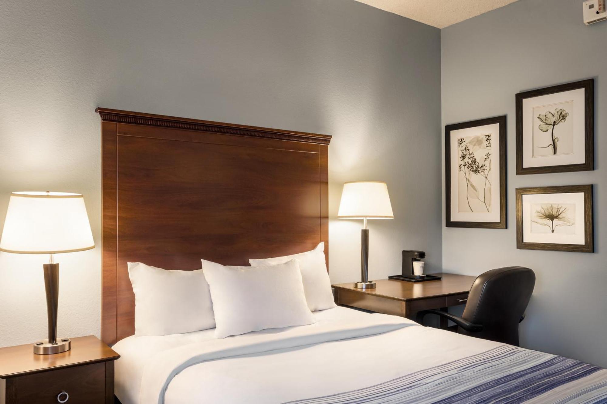 Americinn By Wyndham Madison West Экстерьер фото